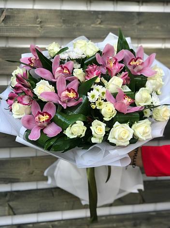 Букет цветов из: Розы и Хризантемы в Петропавловке