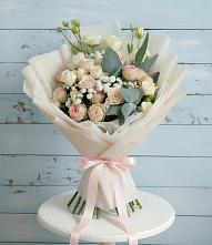 Букет цветов из:  Розы и Лизиантусы в Петропавловке