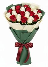 Букет Микс из красных и белых роз в Петропавловке