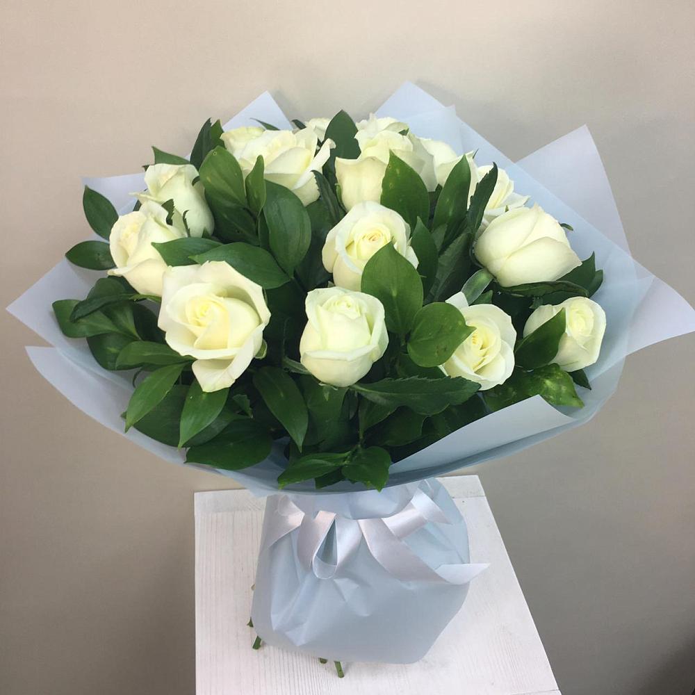 Букет 15 Белых роз Проуд в Петропавловке
