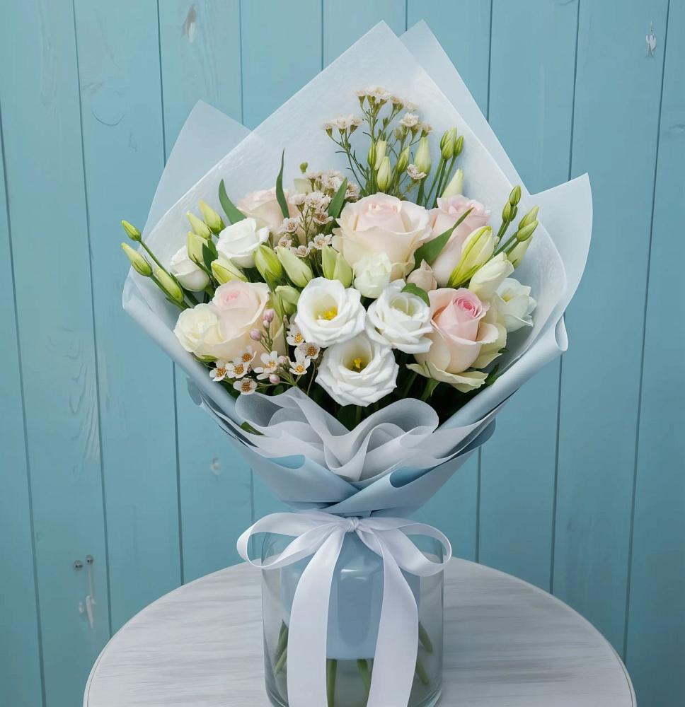 Букет цветов из: Розы и Лизиантусы в Петропавловке