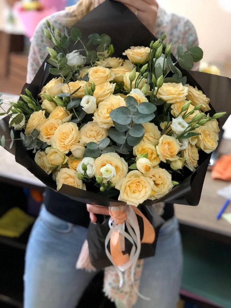 Букет цветов из: Розы и Лизиантусы в Петропавловке