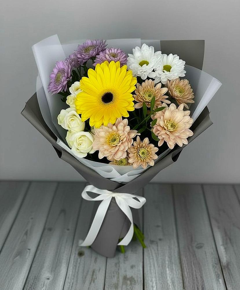 Букет цветов из: Розы, Герберы и Хризантемы в Петропавловке
