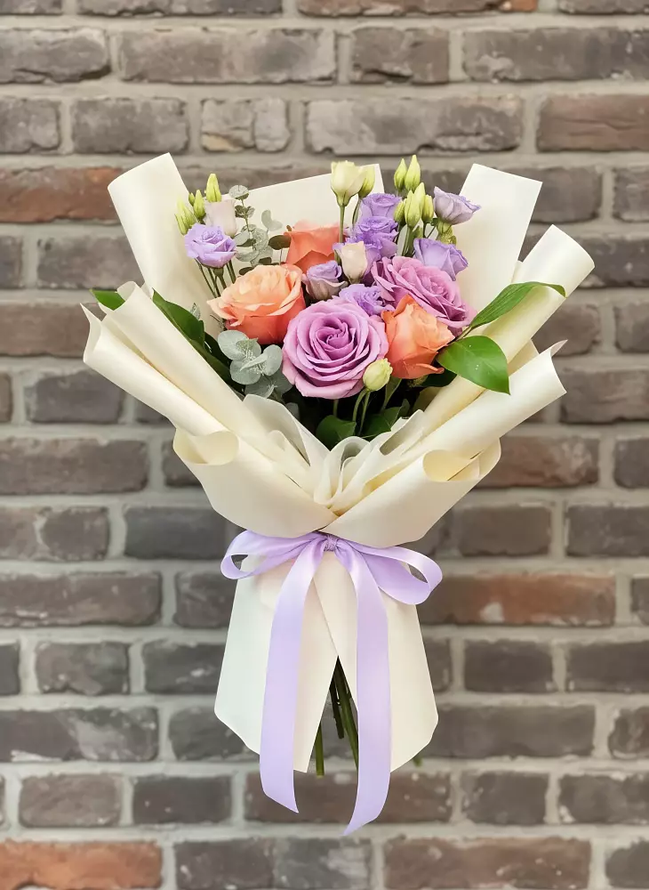 Букет цветов из: Лизиантусы и Розы в Петропавловке