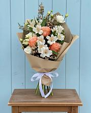 Букет цветов из:  Альстромерии, Лизиантусы, Розы и Хризантемы в Петропавловке