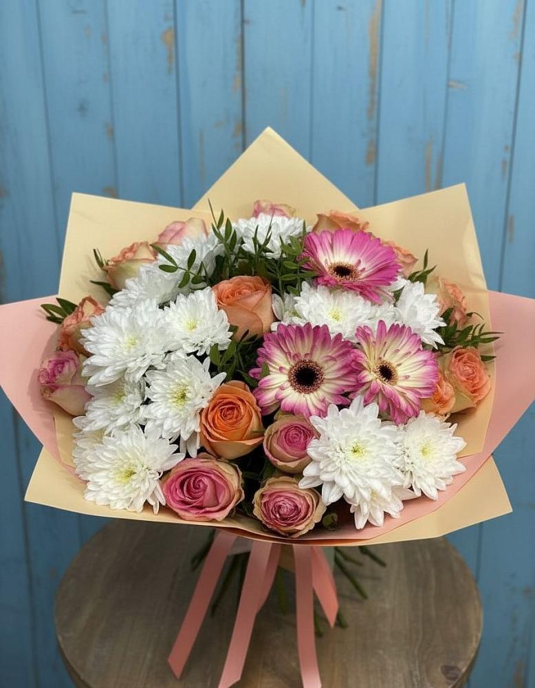 Букет цветов из: Розы, Герберы и Хризантемы в Петропавловке