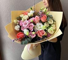 Букет цветов из:  Розы, Лизиантусы и Гвоздики #REPLACE_PRED# Петропавловке