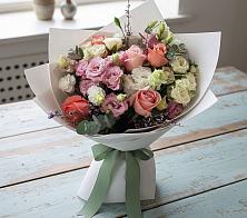 Букет цветов из:  Розы, Лизиантусы и Гвоздики в Петропавловке