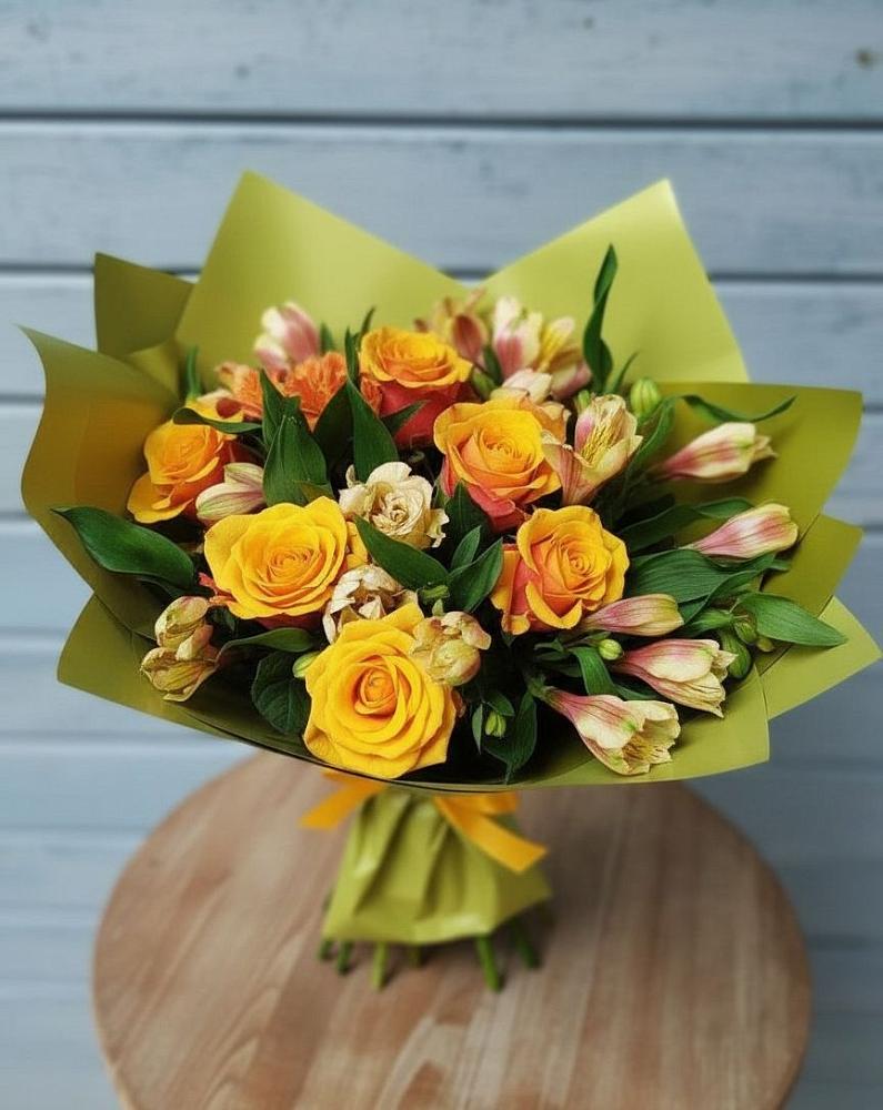 Букет цветов из: Альстромерии и Розы в Петропавловке