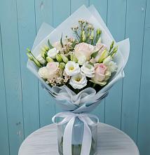 Букет цветов из:  Розы и Лизиантусы #REPLACE_PRED# Петропавловке