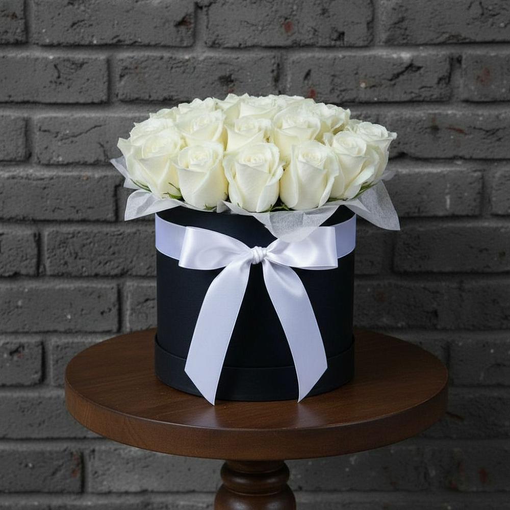 Цветочная композиция из Розы в шляпной коробке в Петропавловке