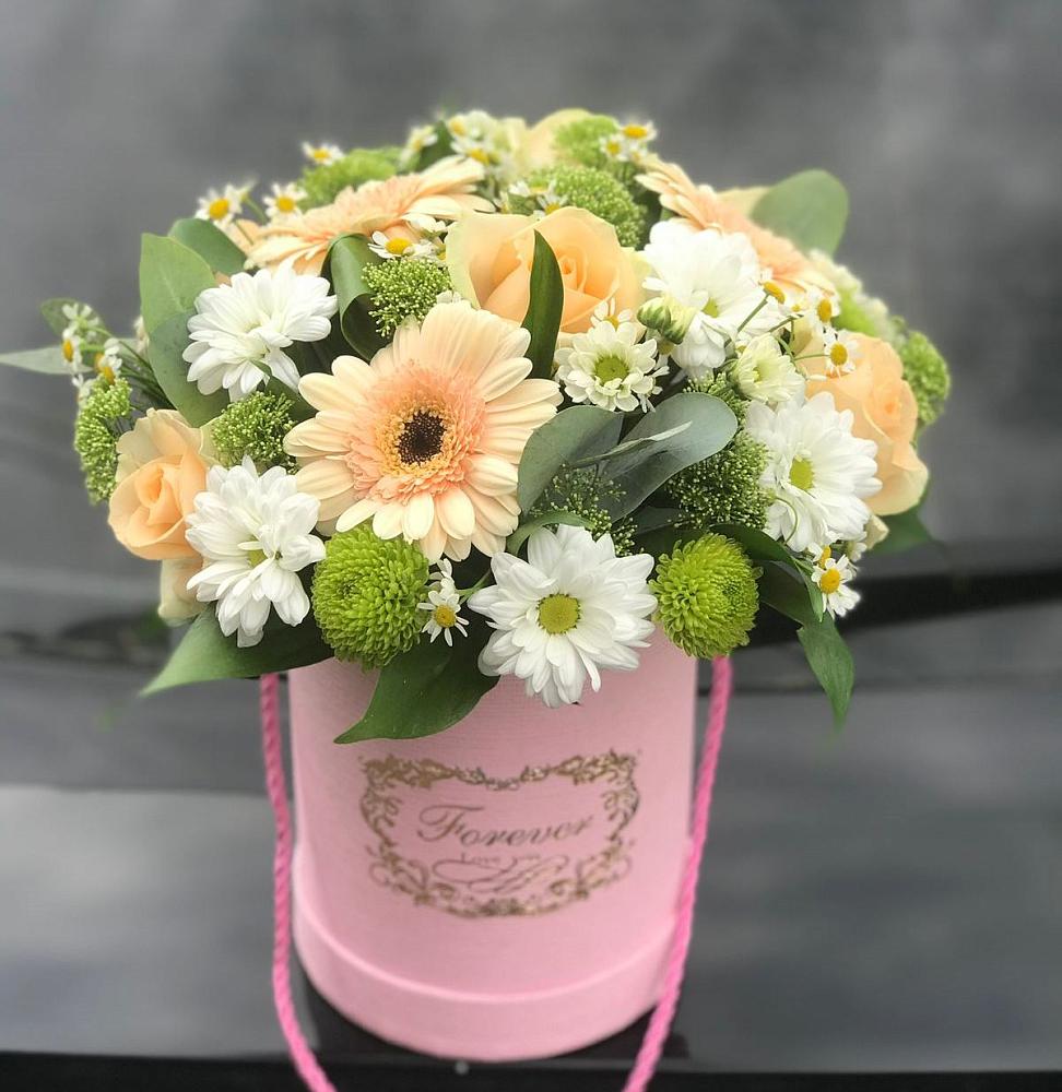 Цветочная композиция из Розы, Герберы и Хризантемы в шляпной коробке в Петропавловке