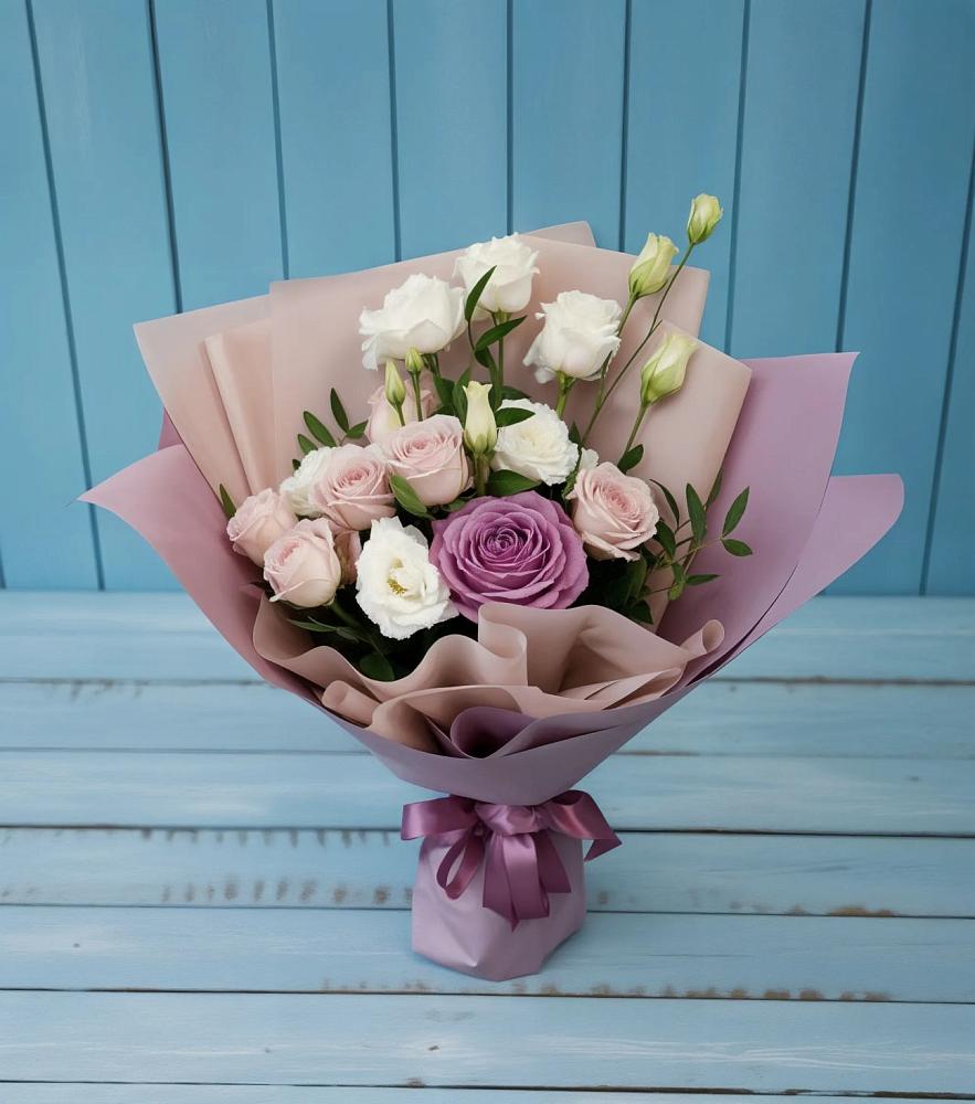 Букет цветов из: Розы и Лизиантусы в Петропавловке